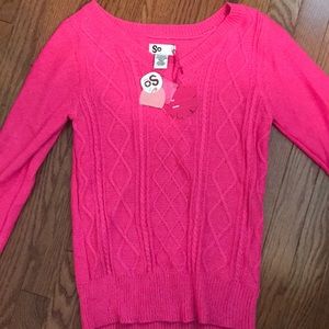 Solid cable sweater knock